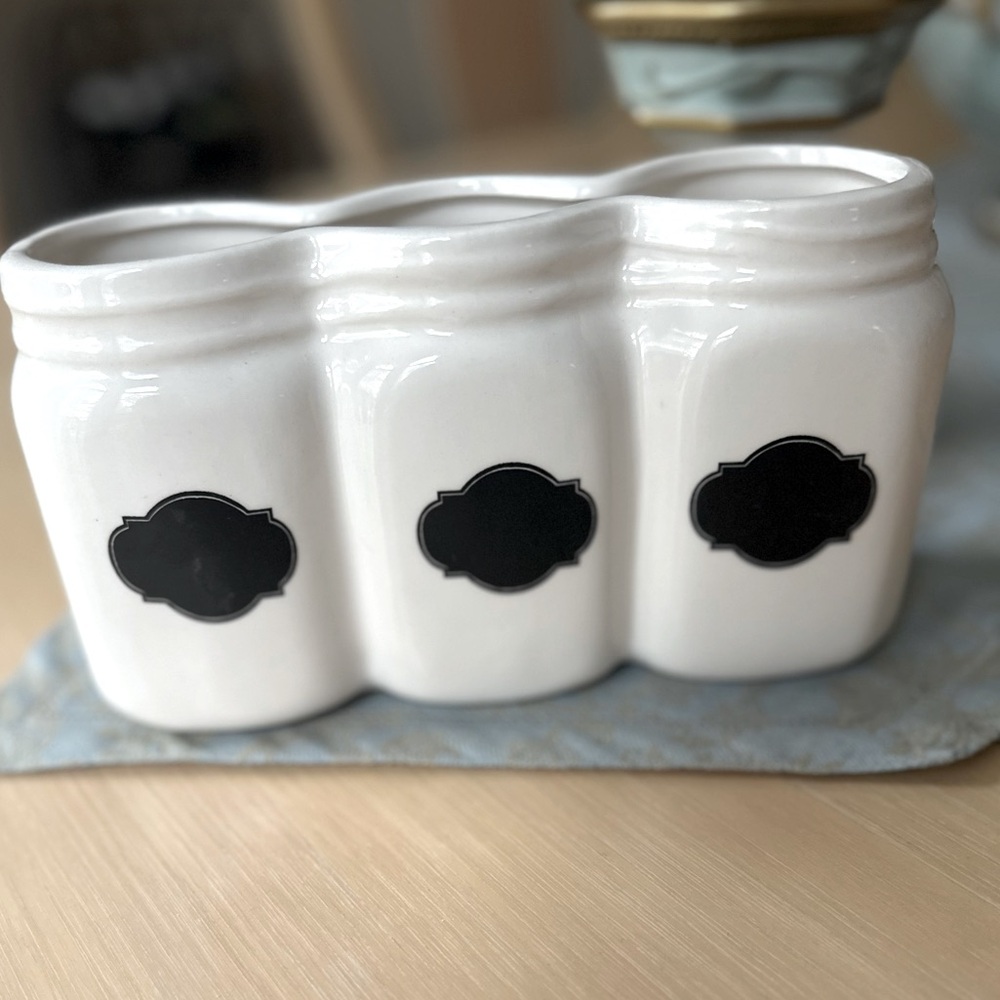 NWOT ceramic cutlery holder